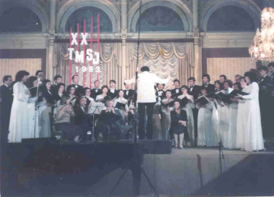 Rudi with Choir of RTP (Radio Television of Prishtina) Opati, 1983 /  Koncert i KORIT TE  RTP-së, në Opati, 1983